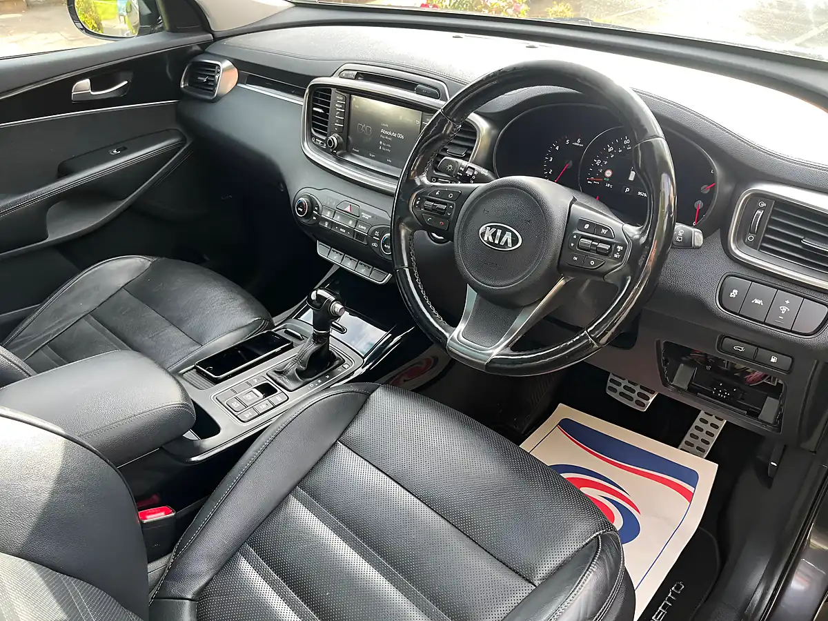 Used 2017 Kia Sorento KX-3 Grey - Interior and Exterior details 12