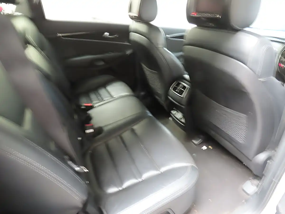 Used 2017 Kia Sorento KX-3 Silver - Interior and Exterior details 5