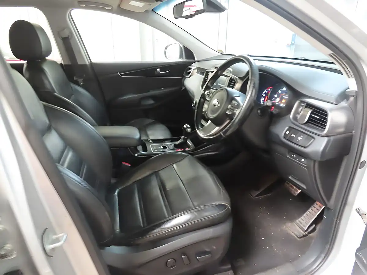 Used 2017 Kia Sorento KX-3 Silver - Interior and Exterior details 6