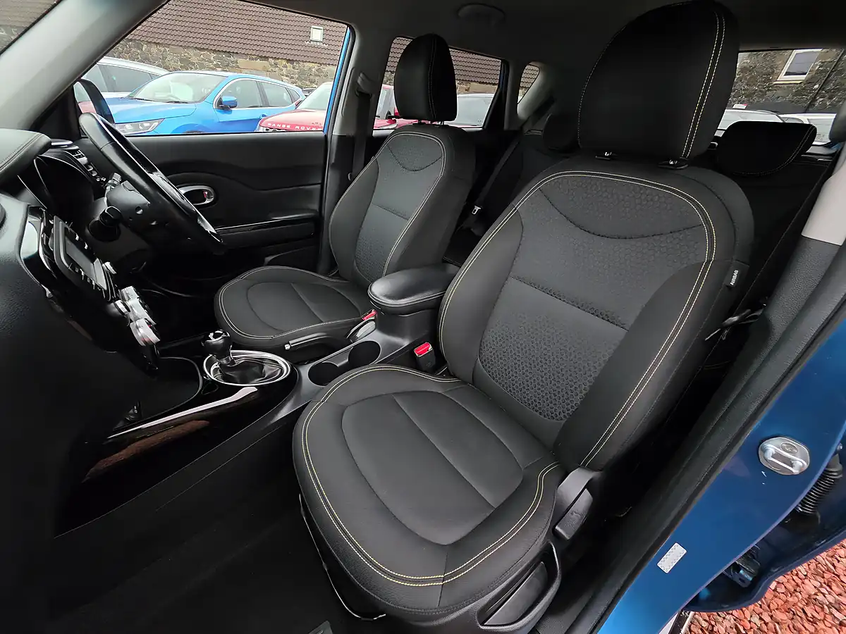 Used 2017 Kia Soul Urban Caribbean Blue Metallic - Interior and Exterior details 10