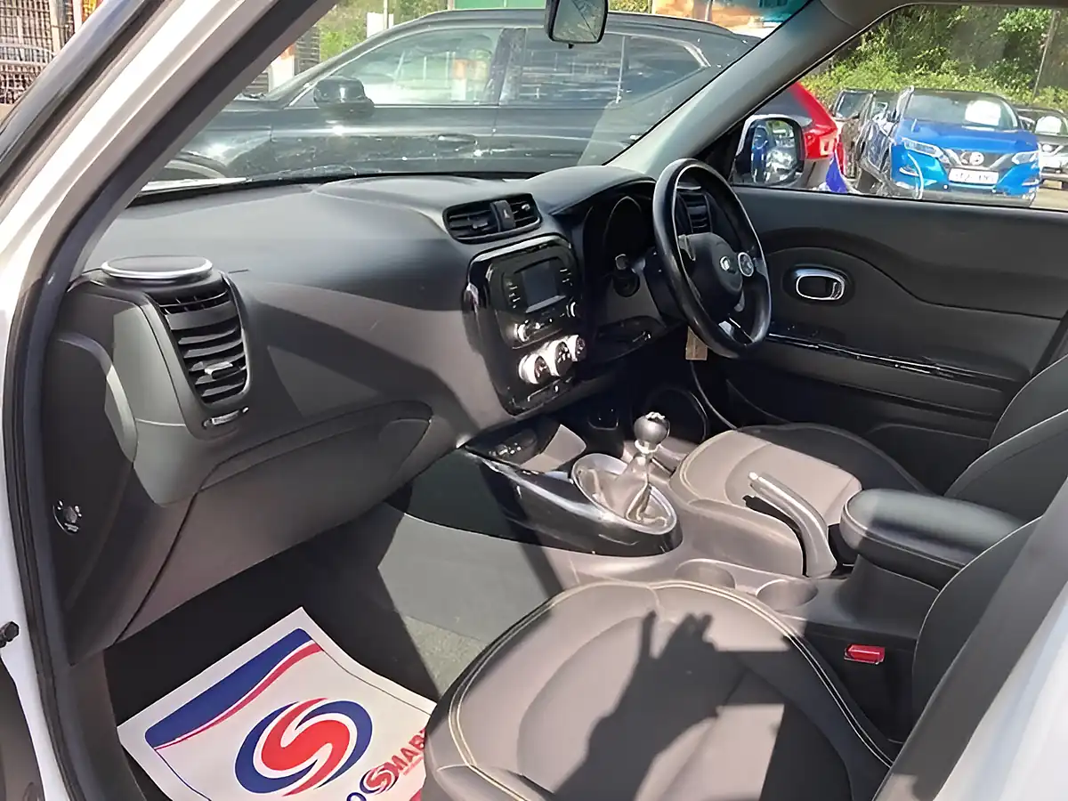 Used 2017 Kia Soul Urban White - Interior and Exterior details 12