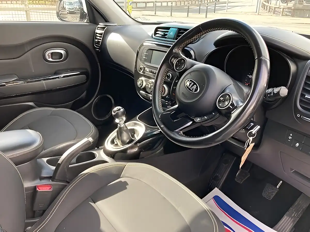 Used 2017 Kia Soul Urban White - Interior and Exterior details 2