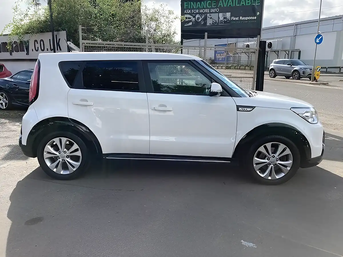 Used 2017 Kia Soul Urban White - Interior and Exterior details 3