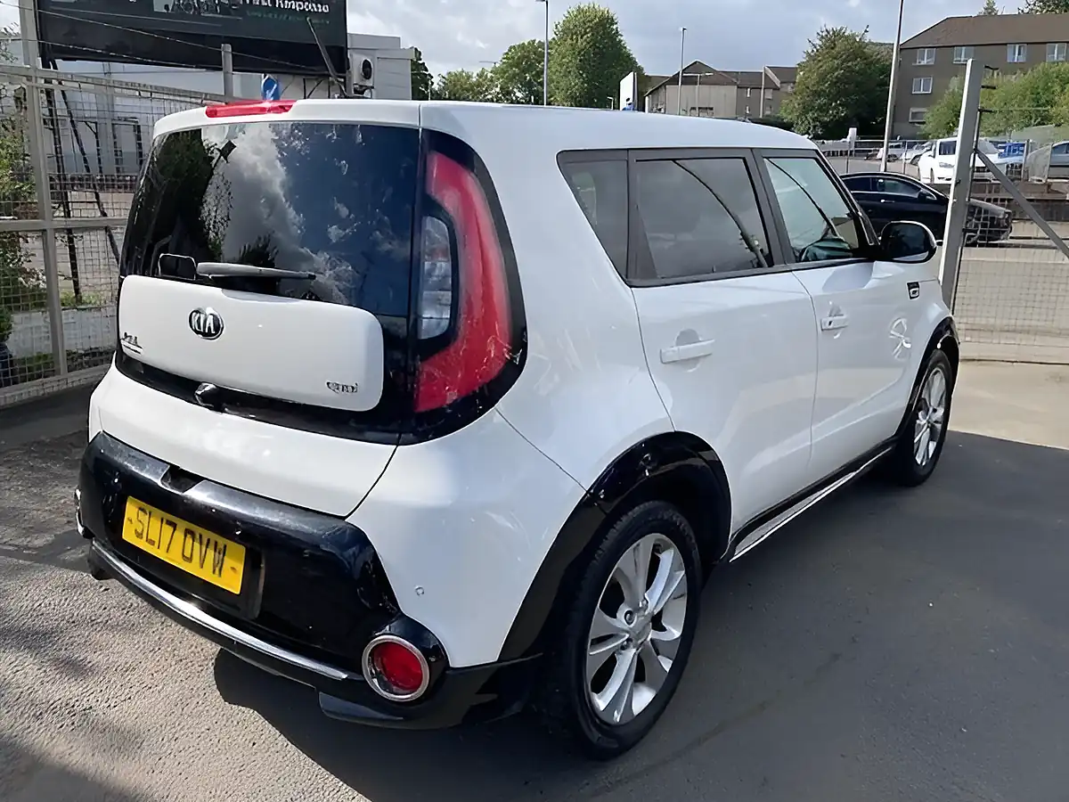 Used 2017 Kia Soul Urban White - Interior and Exterior details 4