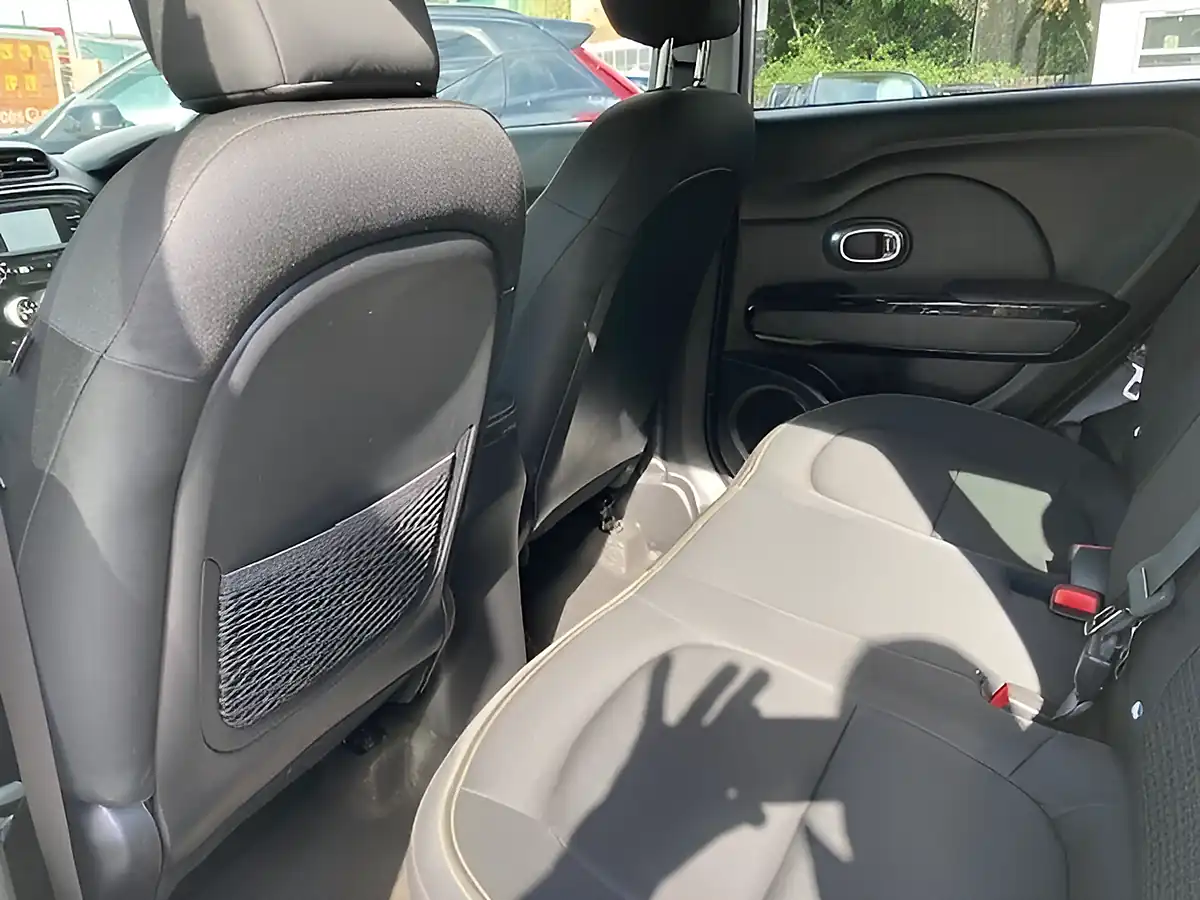 Used 2017 Kia Soul Urban White - Interior and Exterior details 6