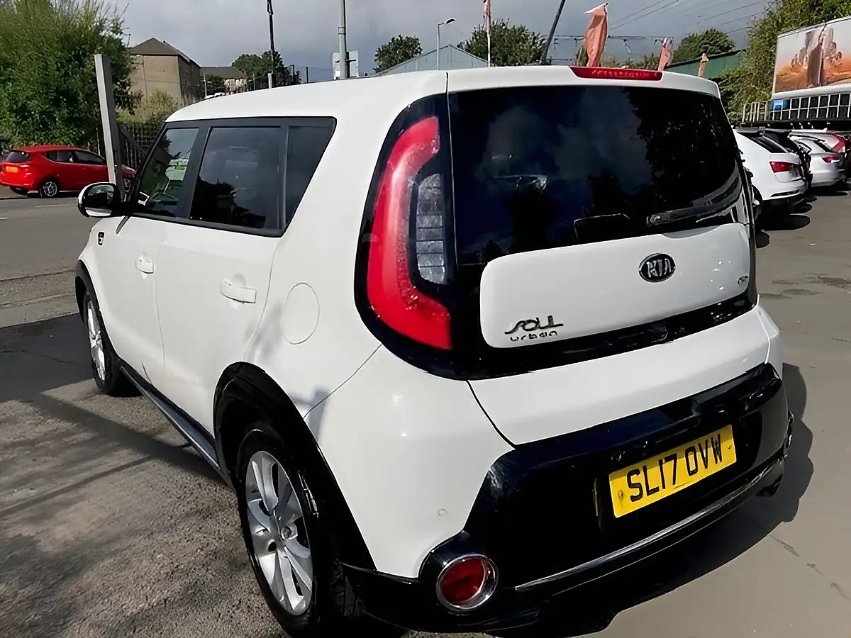 Used 2017 Kia Soul Urban White - Interior and Exterior details 7