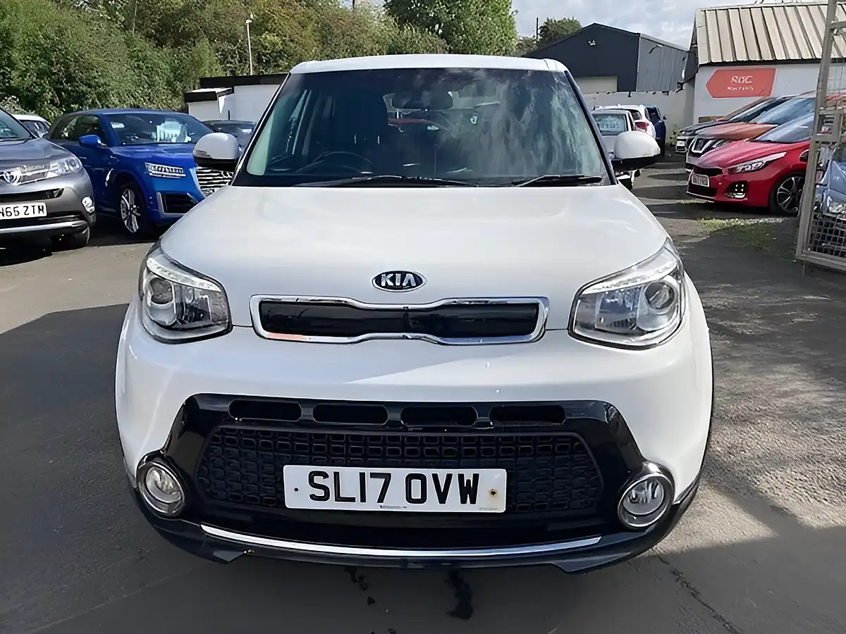 Used 2017 Kia Soul Urban White - Interior and Exterior details 8