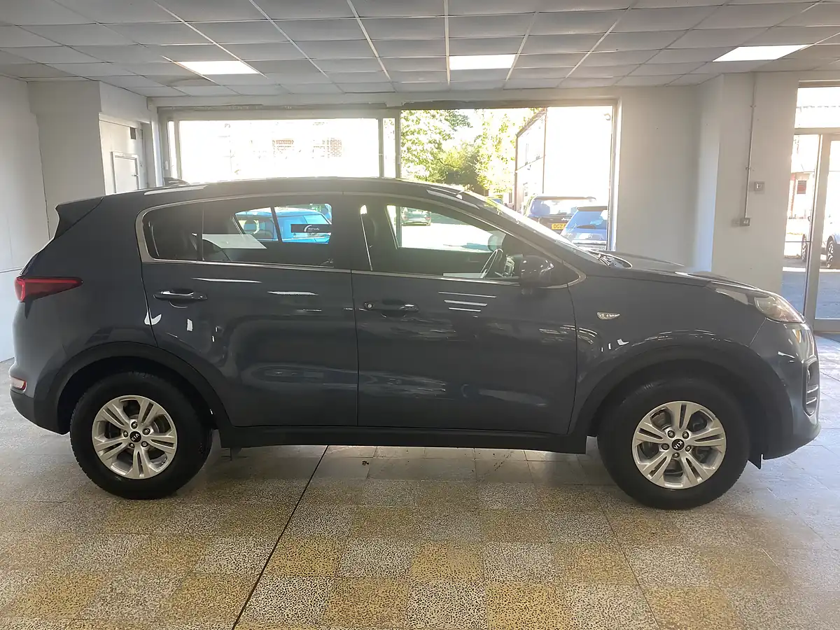 Used 2017 Kia Sportage 1 Blue - Interior and Exterior details 9