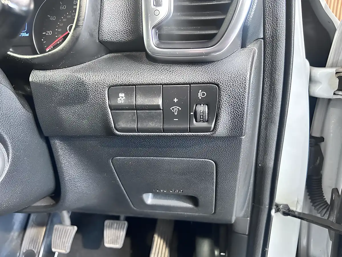 Used 2017 Kia Sportage 1 White - Interior and Exterior details 12