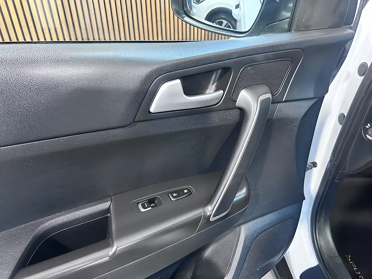 Used 2017 Kia Sportage 1 White - Interior and Exterior details 15