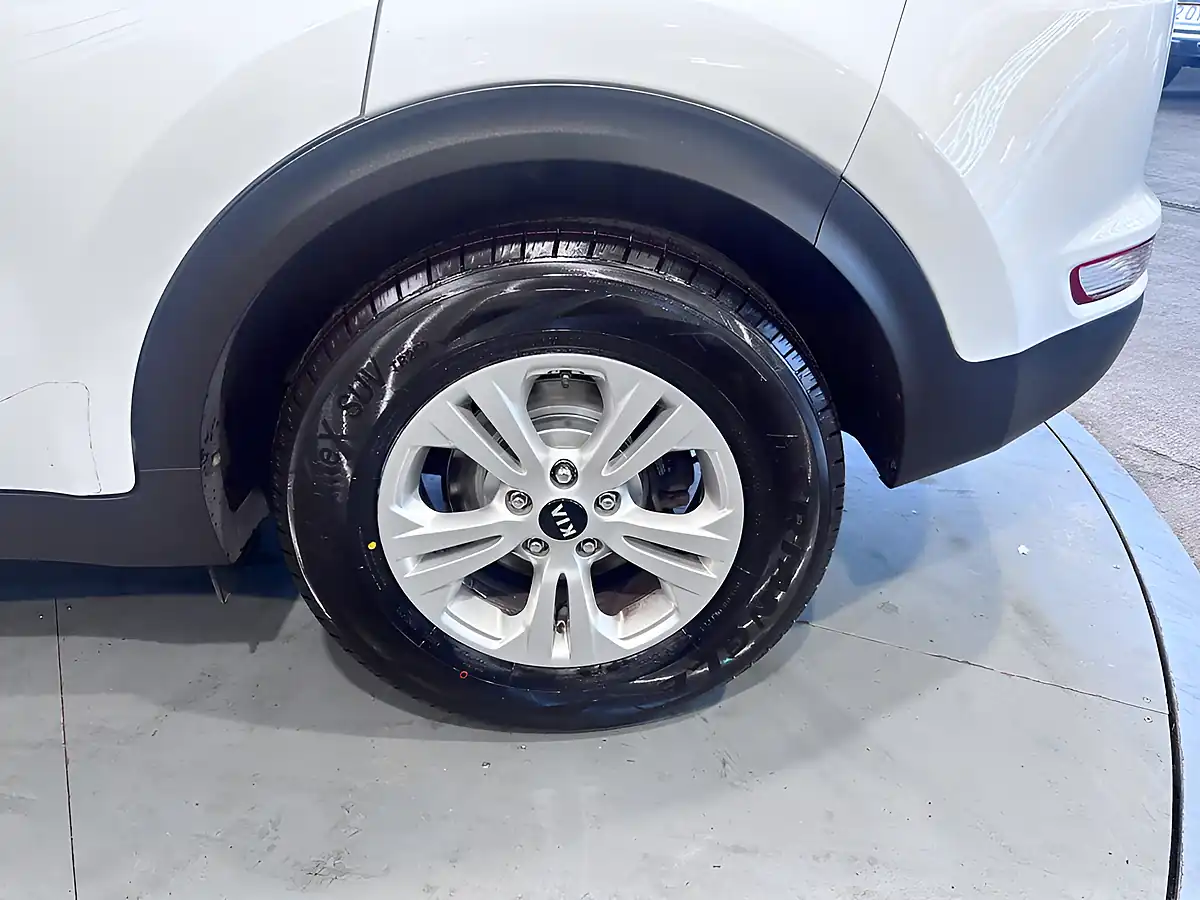 Used 2017 Kia Sportage 1 White - Interior and Exterior details 16