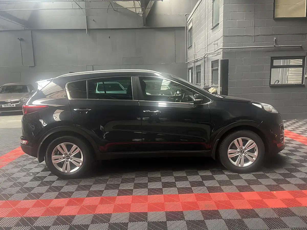 Used 2017 Kia Sportage 2 Black - Interior and Exterior details 5