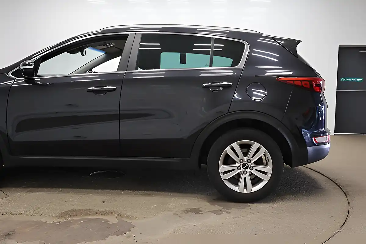 Used 2017 Kia Sportage 2 Black - Interior and Exterior details 8
