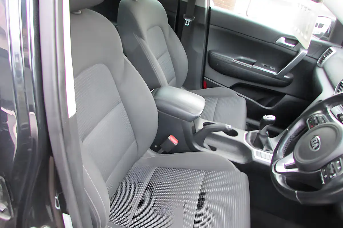 Used 2017 Kia Sportage 2 Black - Interior and Exterior details 10