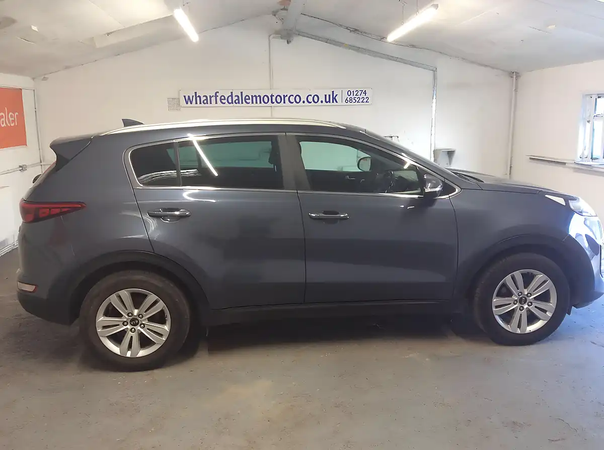 Used 2017 Kia Sportage 2 Blue - Interior and Exterior details 6