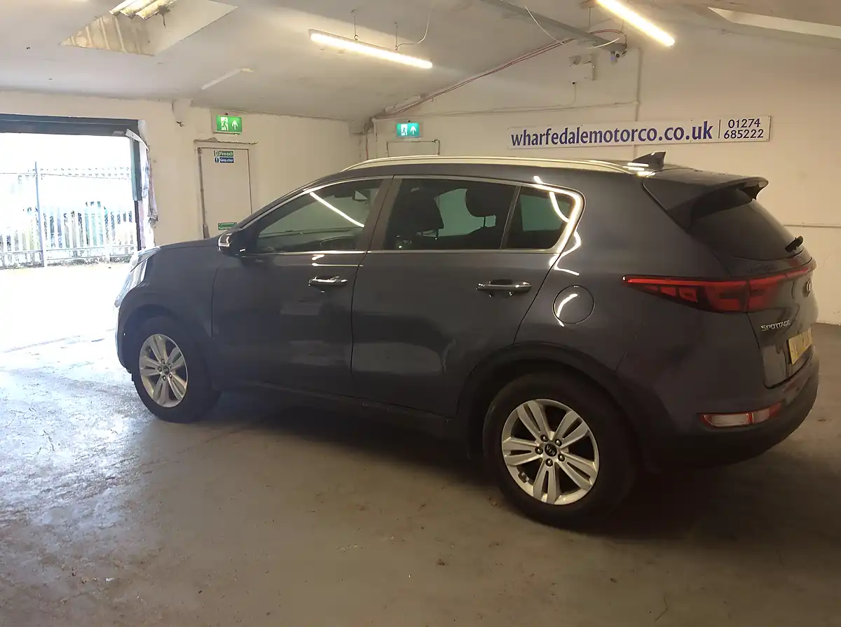 Used 2017 Kia Sportage 2 Blue - Interior and Exterior details 8