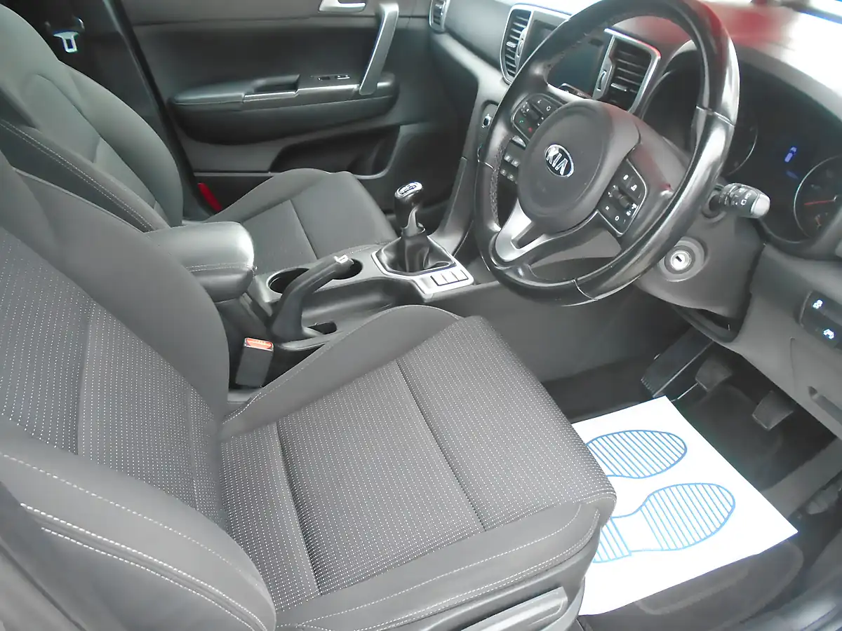 Used 2017 Kia Sportage 2 Blue - Interior and Exterior details 10