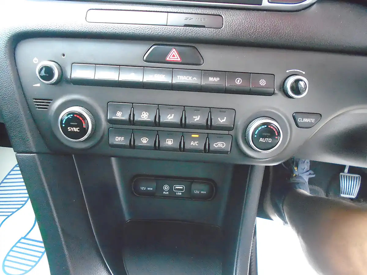 Used 2017 Kia Sportage 2 Blue - Interior and Exterior details 14
