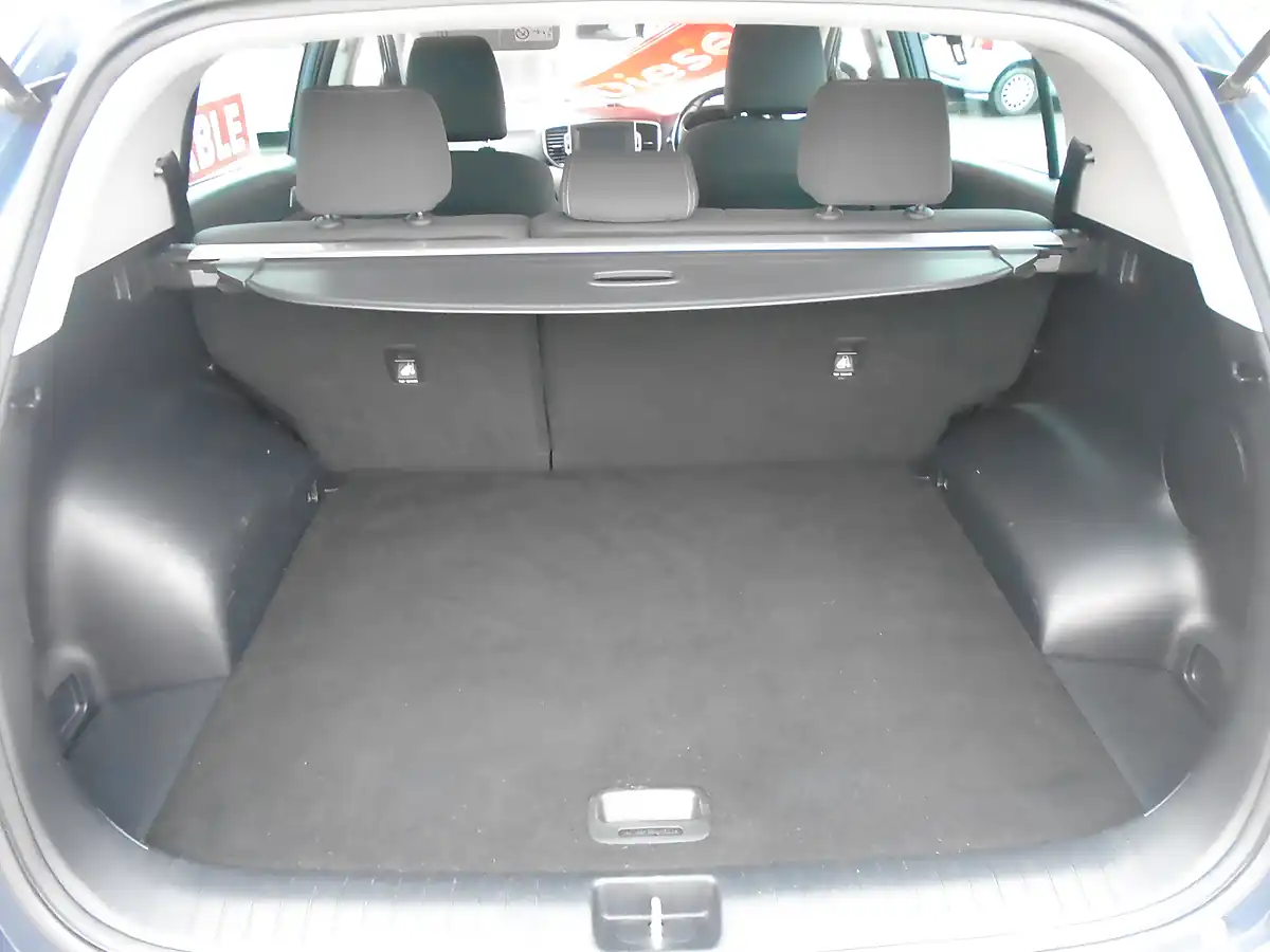 Used 2017 Kia Sportage 2 Blue - Interior and Exterior details 18