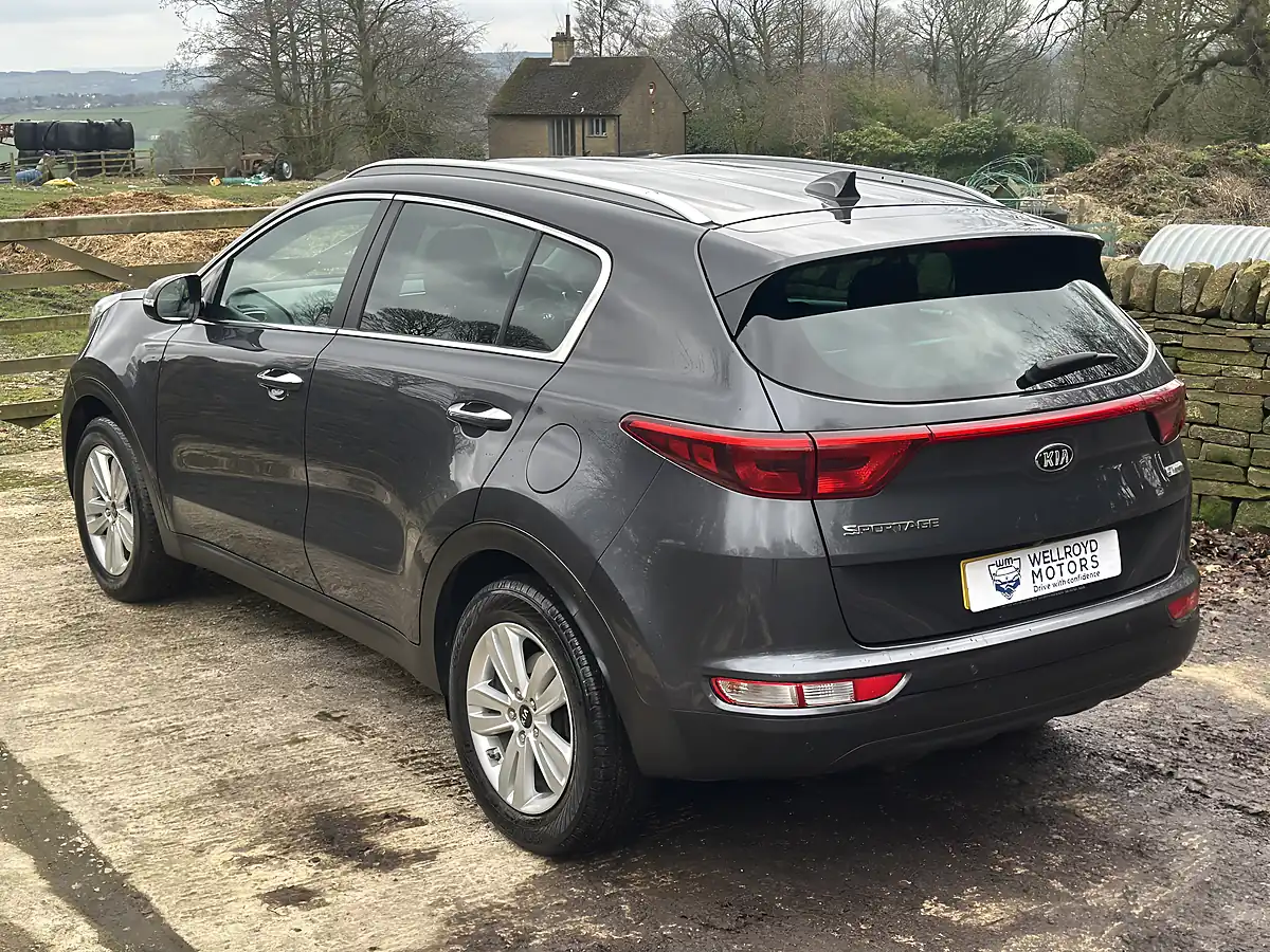 Used 2017 Kia Sportage 2 Grey - Interior and Exterior details 15