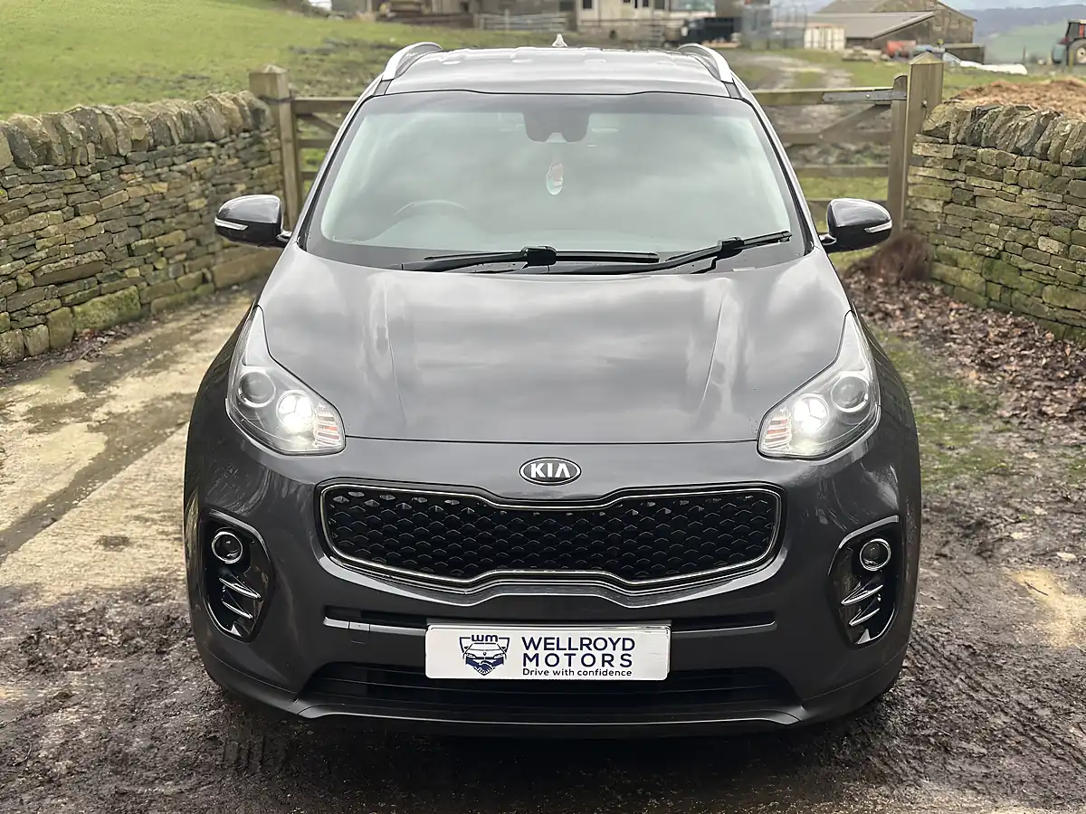 Used 2017 Kia Sportage 2 Grey - Interior and Exterior details 2