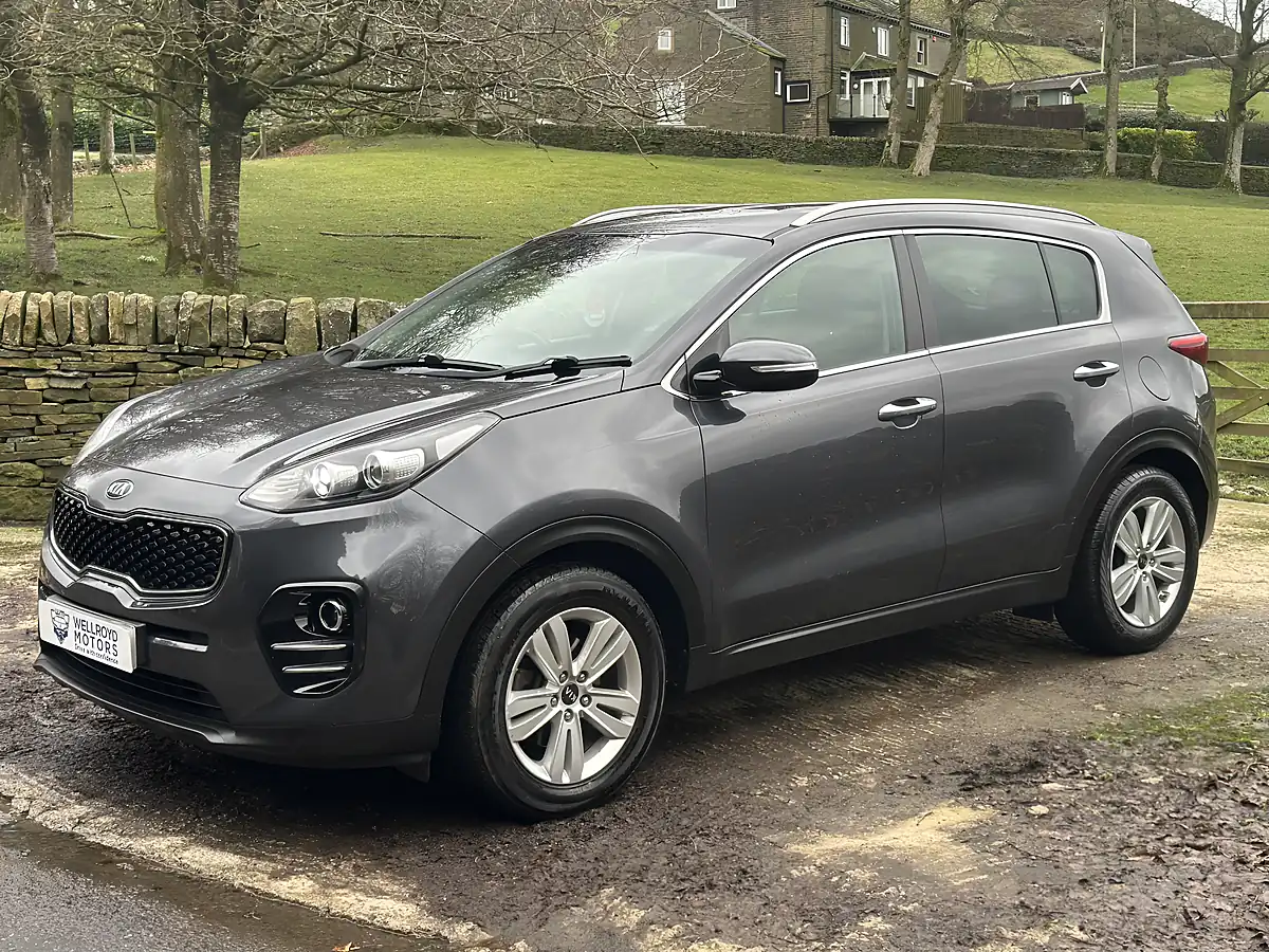 Used 2017 Kia Sportage 2 Grey - Interior and Exterior details 4