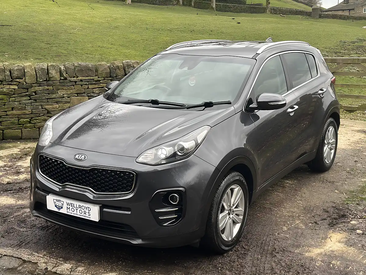 Used 2017 Kia Sportage 2 Grey - Interior and Exterior details 5