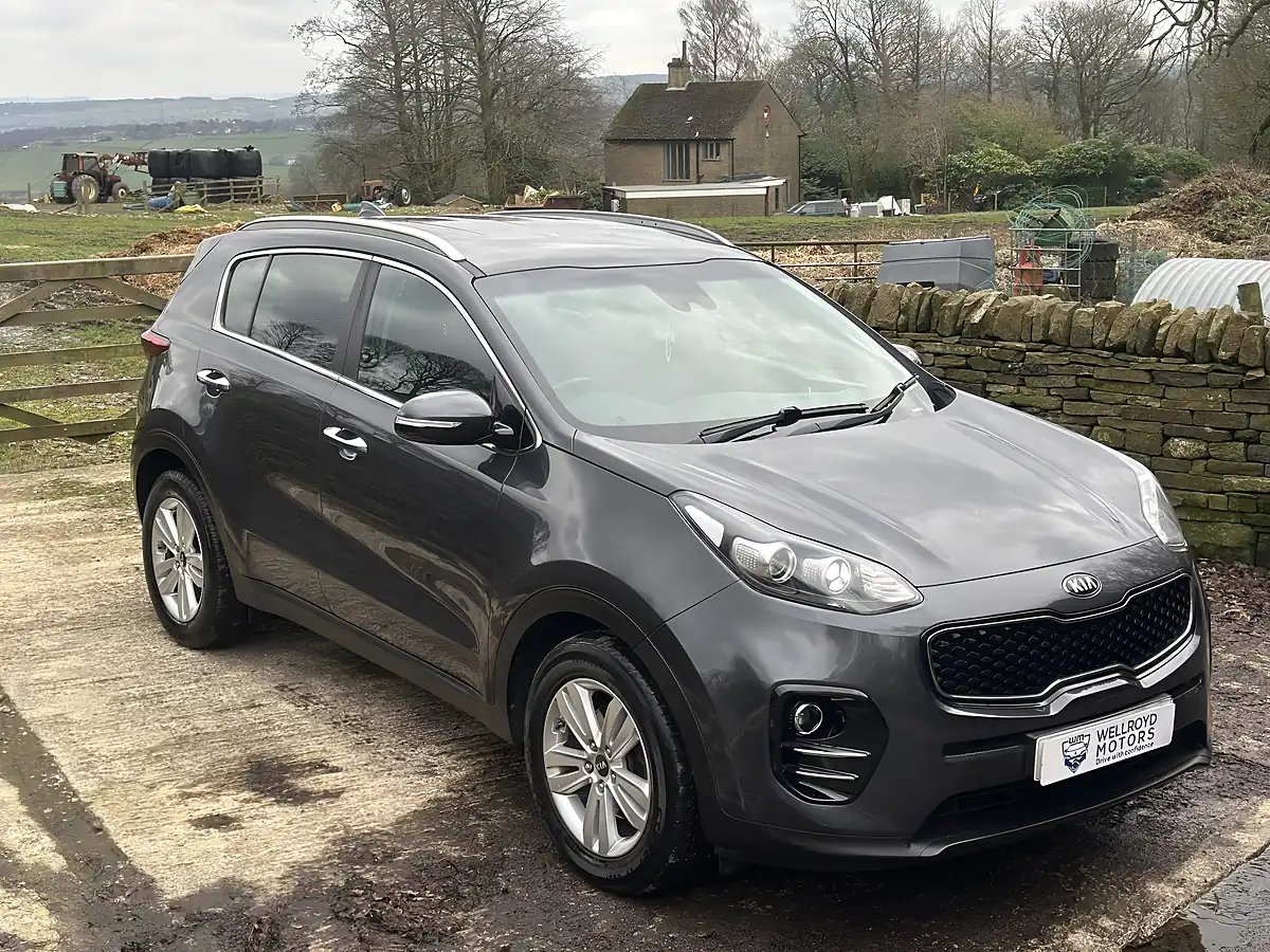 Used 2017 Kia Sportage 2 Grey - Interior and Exterior details 7