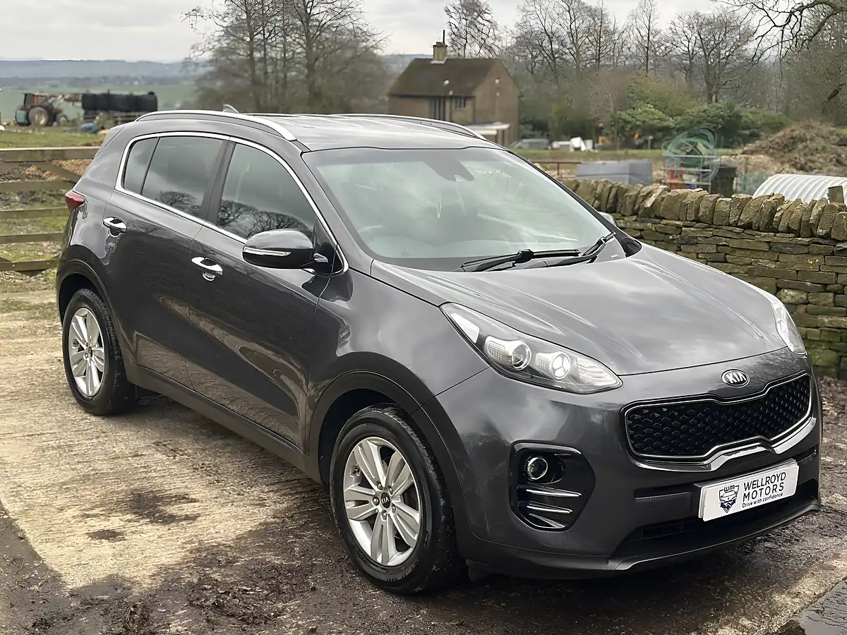 Used 2017 Kia Sportage 2 Grey - Interior and Exterior details 8
