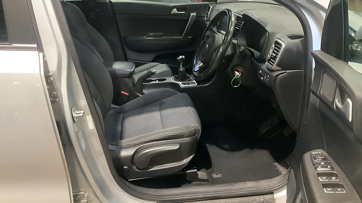 Used 2017 Kia Sportage 2 Silver - Interior and Exterior details 11