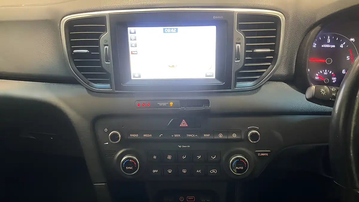 Used 2017 Kia Sportage 2 Silver - Interior and Exterior details 13