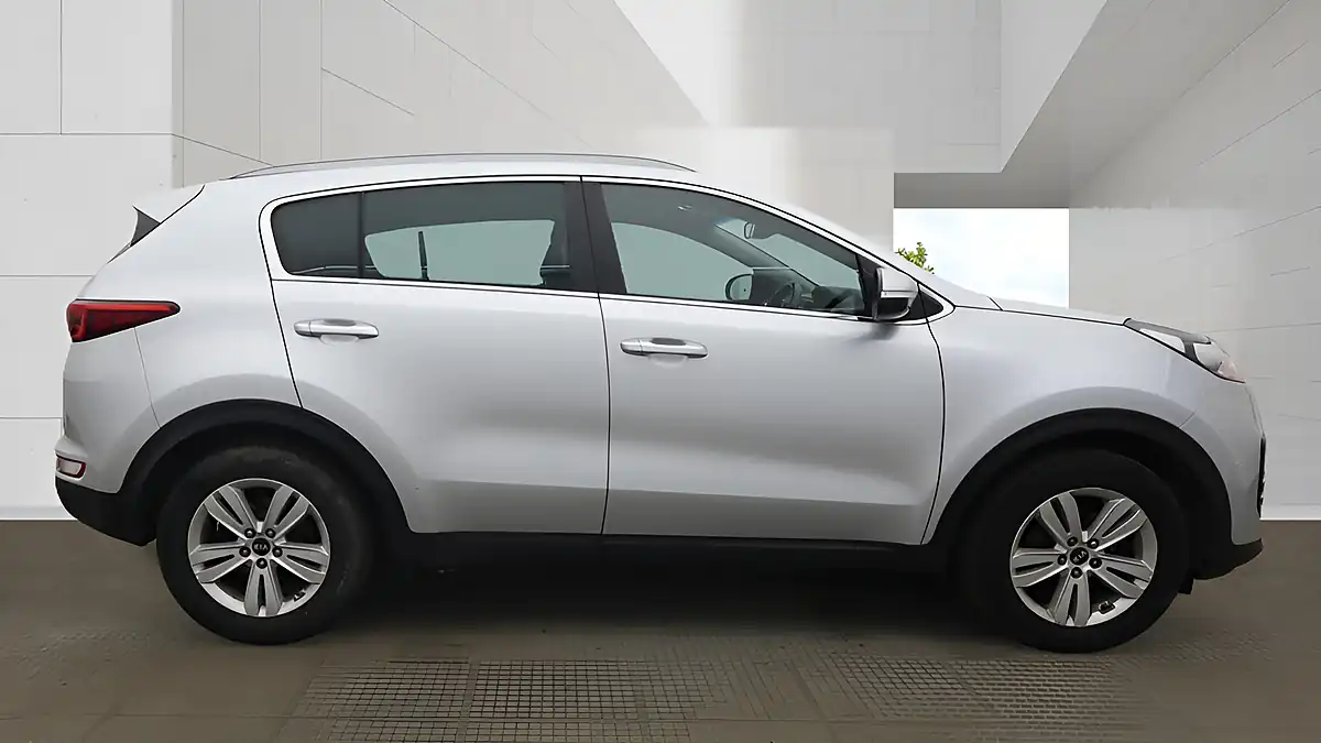 Used 2017 Kia Sportage 2 Silver - Interior and Exterior details 5