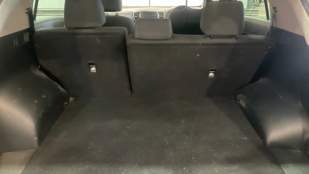 Used 2017 Kia Sportage 2 Silver - Interior and Exterior details 9