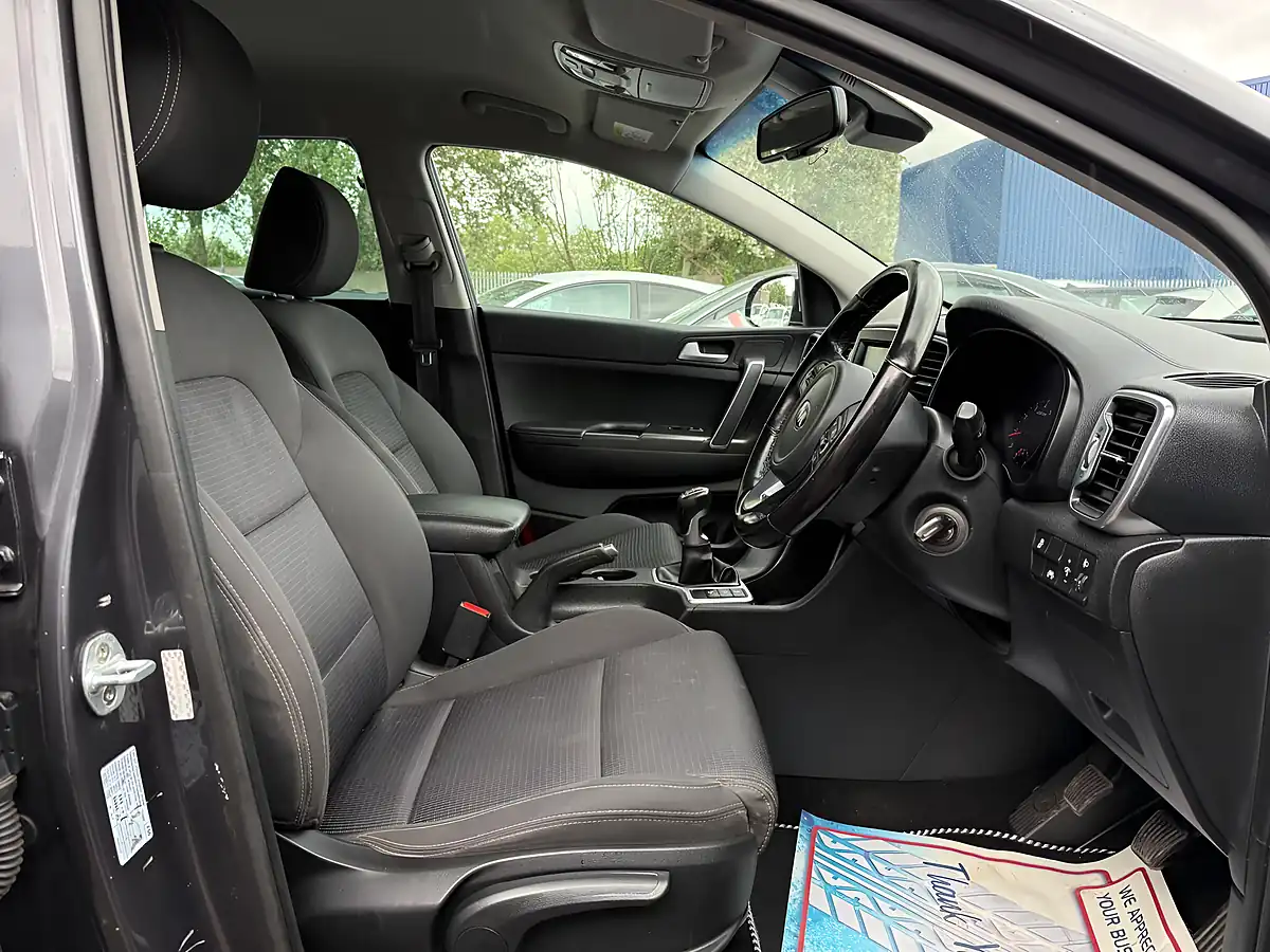 Used 2017 Kia Sportage 2 Silver - Interior and Exterior details 10