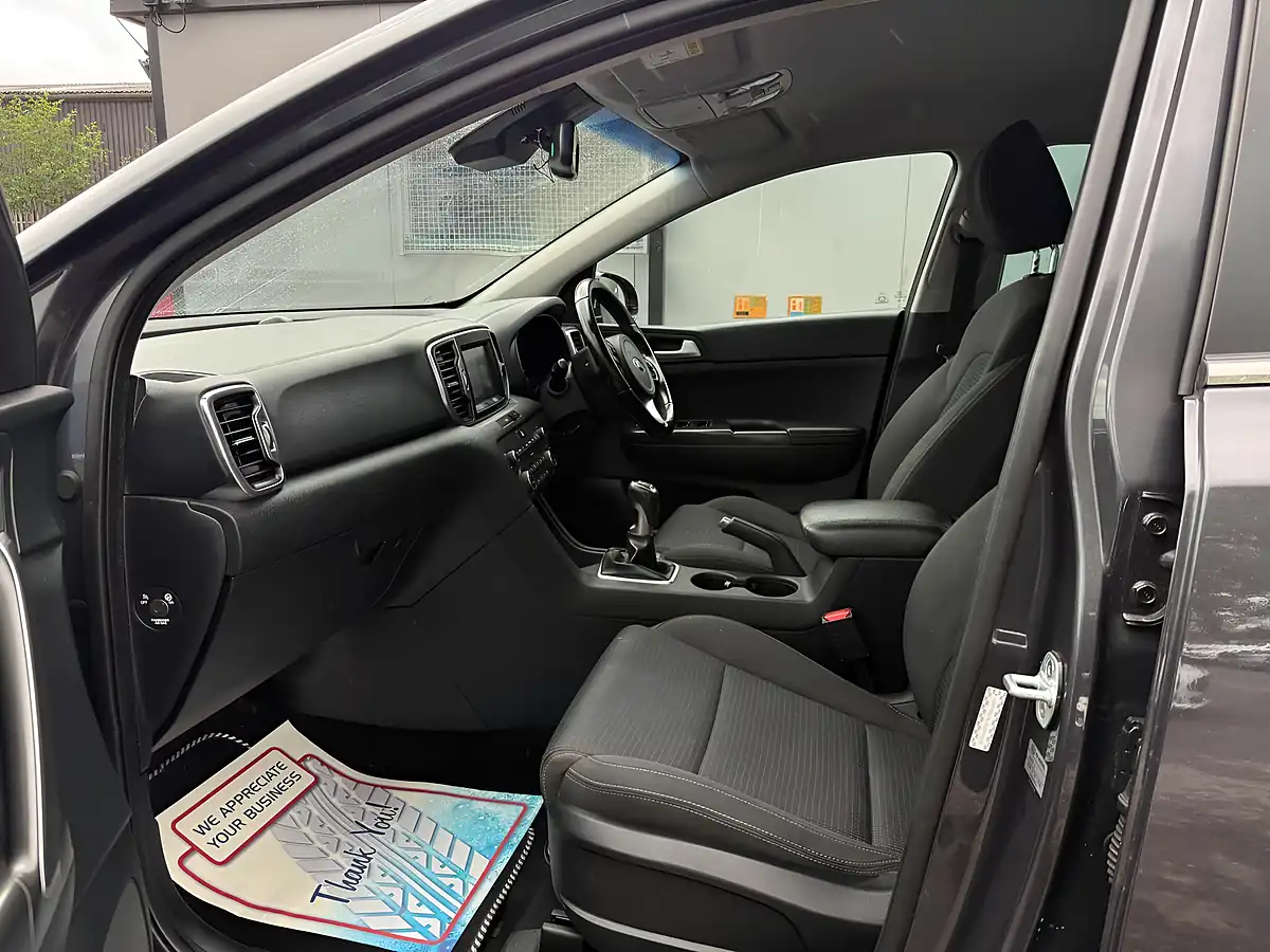 Used 2017 Kia Sportage 2 Silver - Interior and Exterior details 11