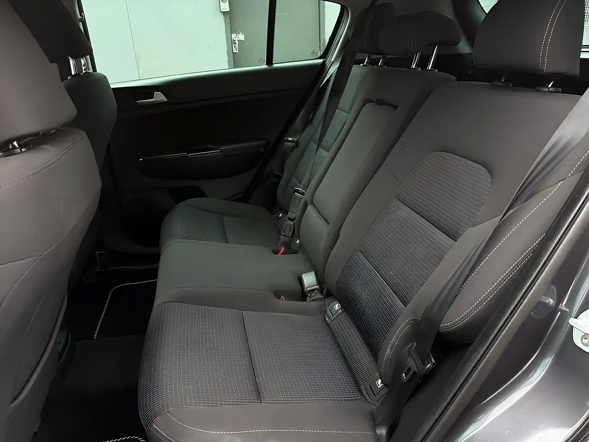 Used 2017 Kia Sportage 2 Silver - Interior and Exterior details 12