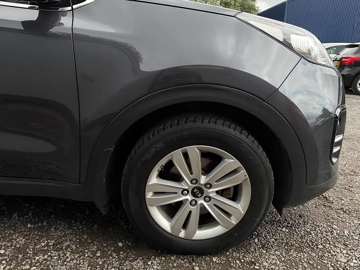 Used 2017 Kia Sportage 2 Silver - Interior and Exterior details 19