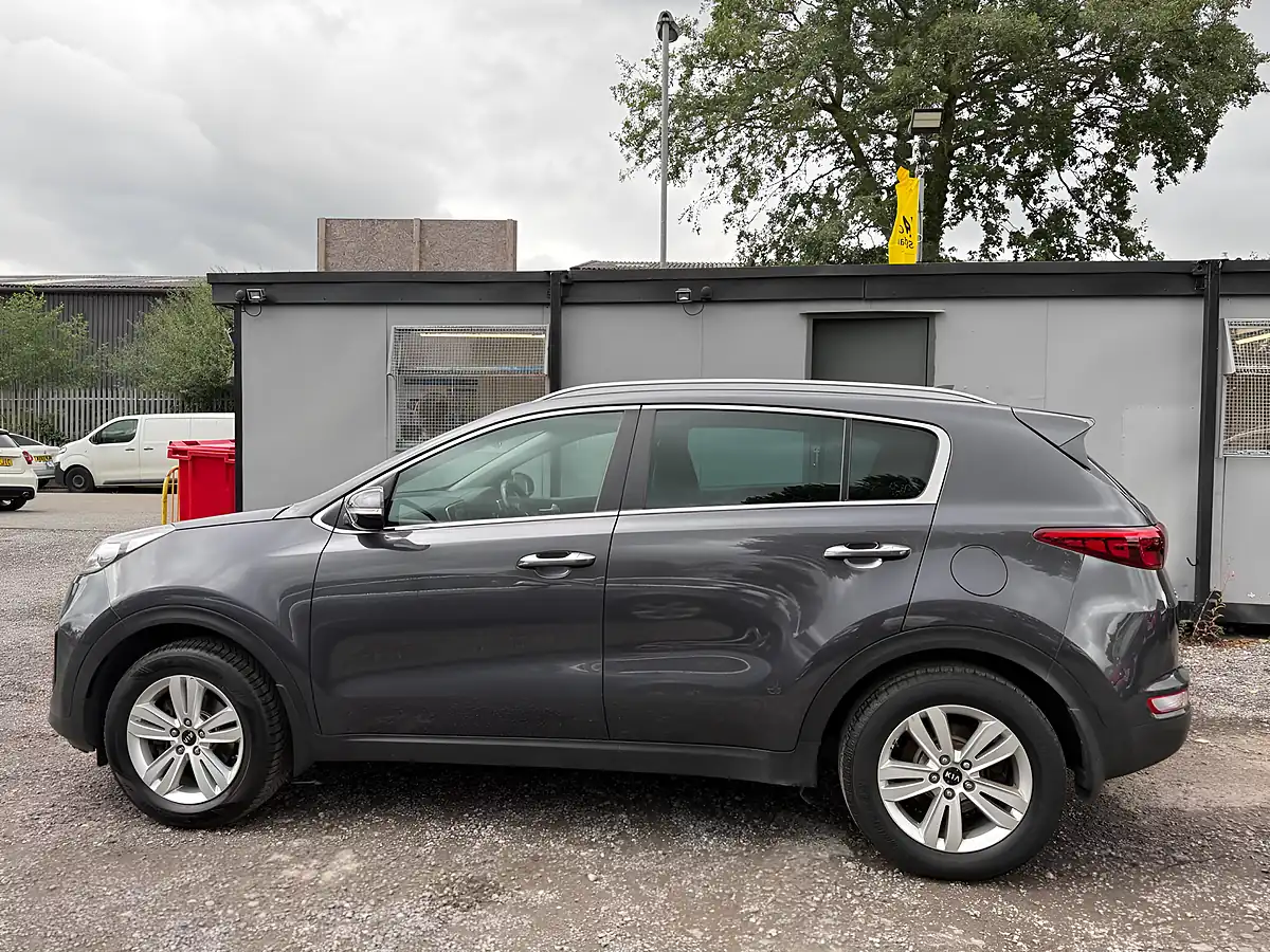 Used 2017 Kia Sportage 2 Silver - Interior and Exterior details 4