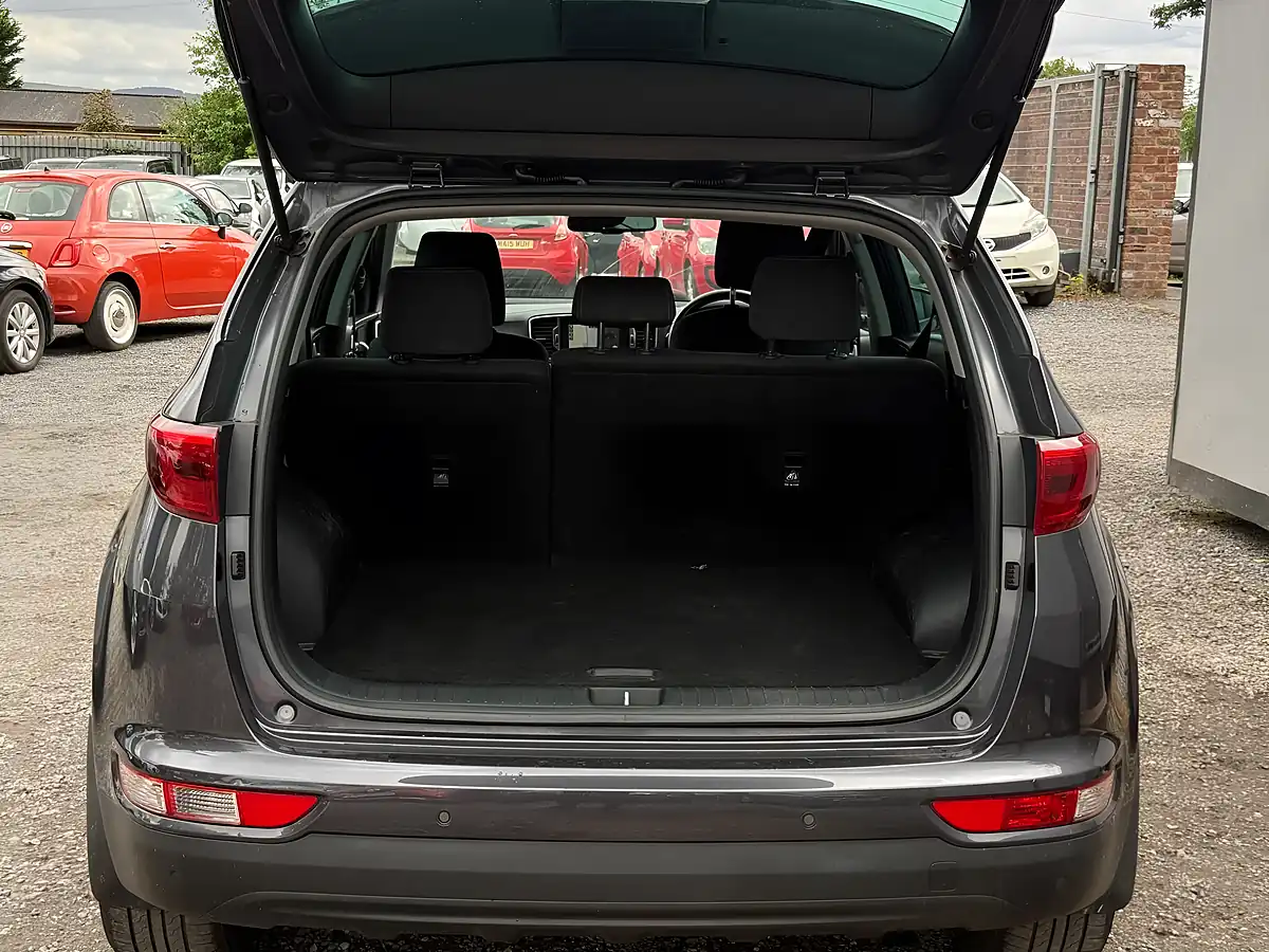 Used 2017 Kia Sportage 2 Silver - Interior and Exterior details 7