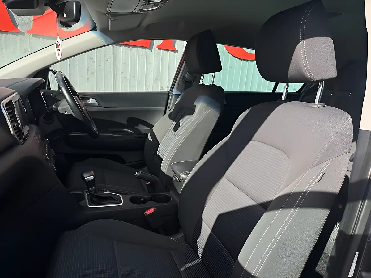 Used 2017 Kia Sportage 2 Silver - Interior and Exterior details 12