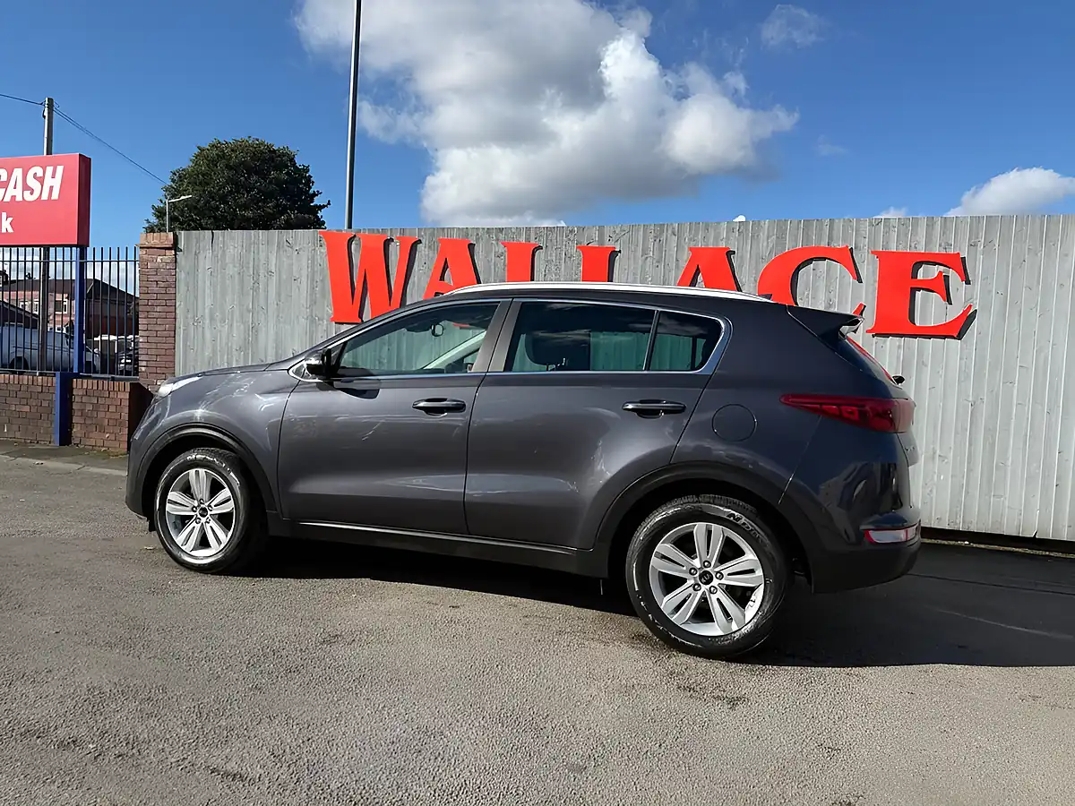 Used 2017 Kia Sportage 2 Silver - Interior and Exterior details 14
