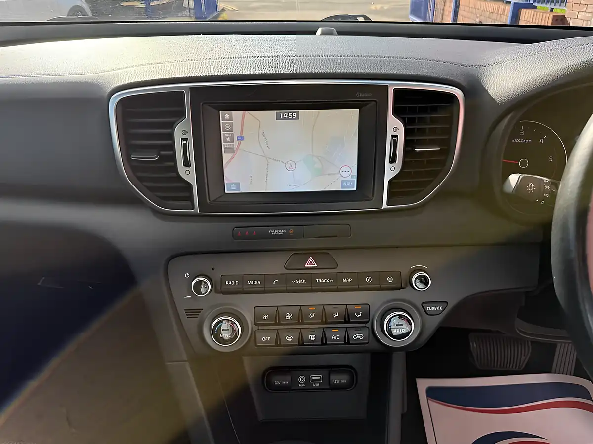 Used 2017 Kia Sportage 2 Silver - Interior and Exterior details 18