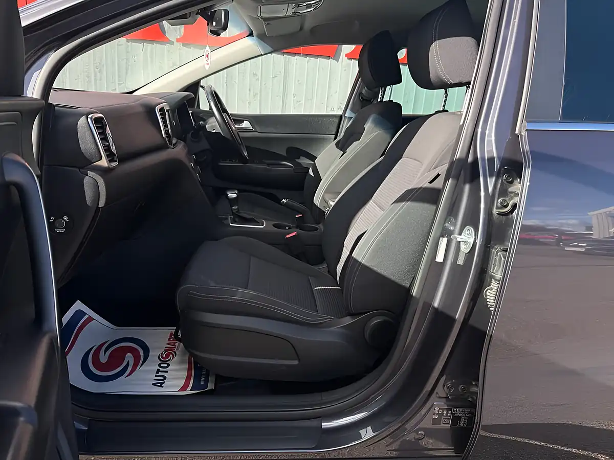 Used 2017 Kia Sportage 2 Silver - Interior and Exterior details 2