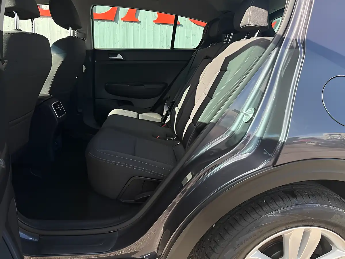 Used 2017 Kia Sportage 2 Silver - Interior and Exterior details 3