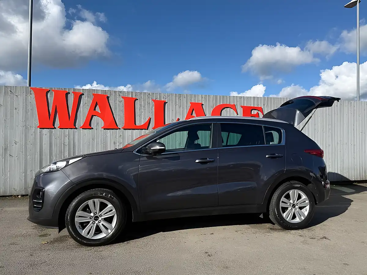 Used 2017 Kia Sportage 2 Silver - Interior and Exterior details 4