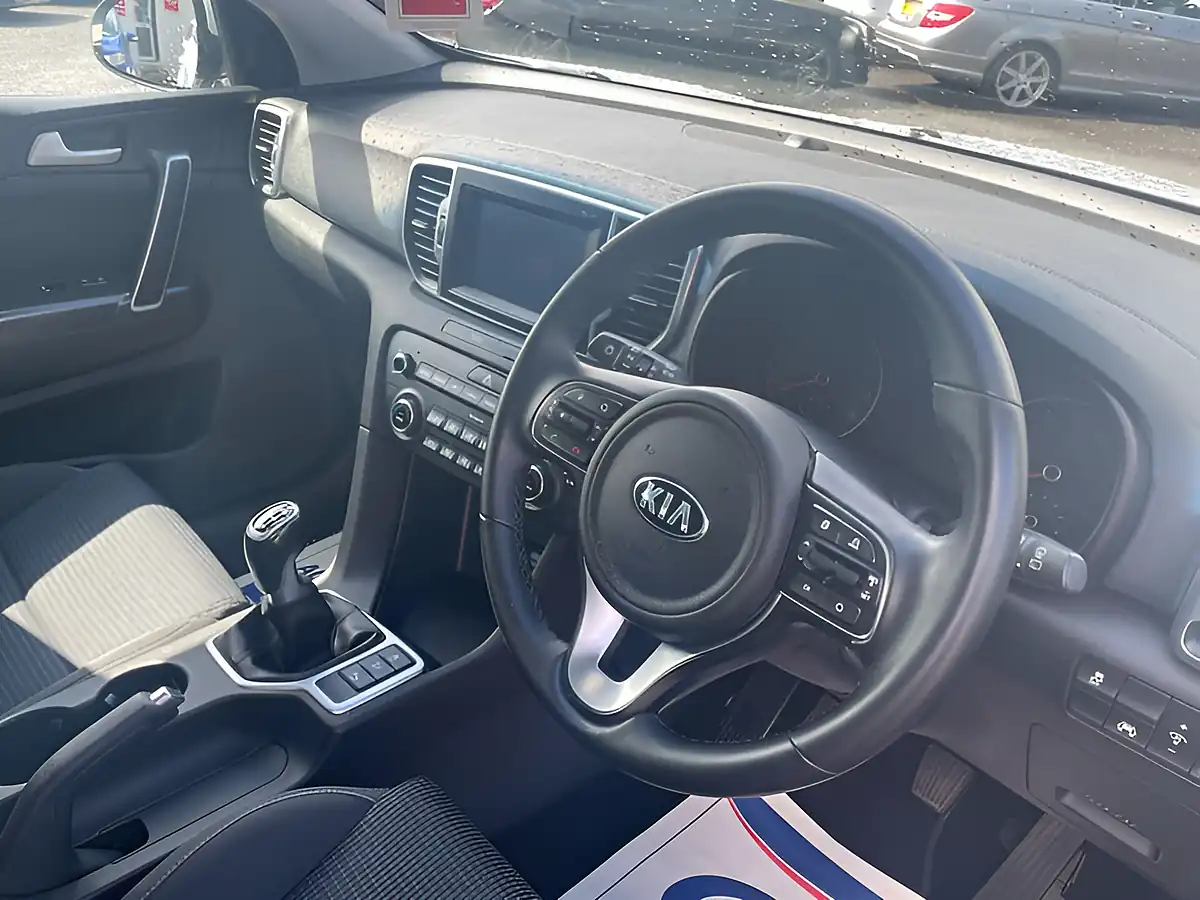 Used 2017 Kia Sportage 2 Silver - Interior and Exterior details 11