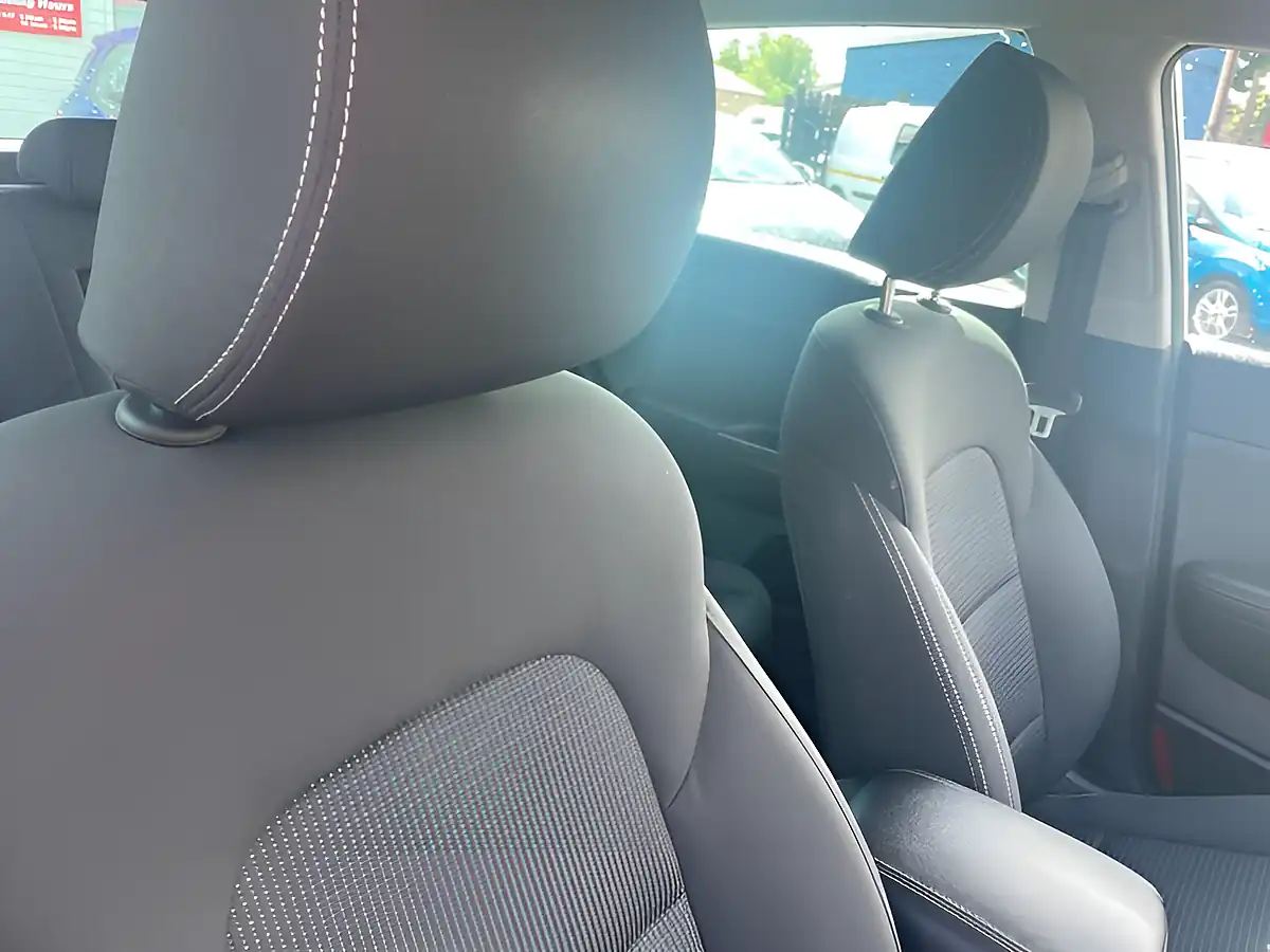Used 2017 Kia Sportage 2 Silver - Interior and Exterior details 13
