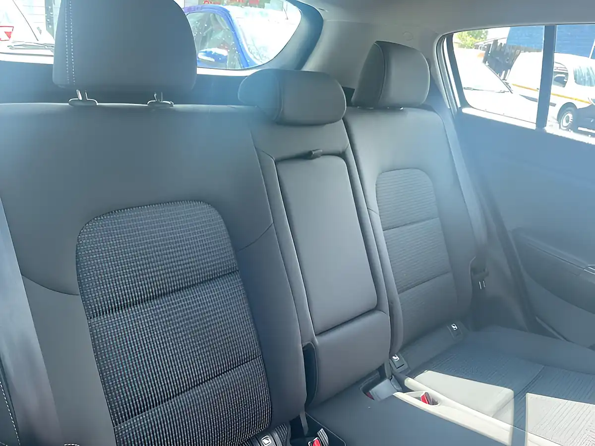 Used 2017 Kia Sportage 2 Silver - Interior and Exterior details 14