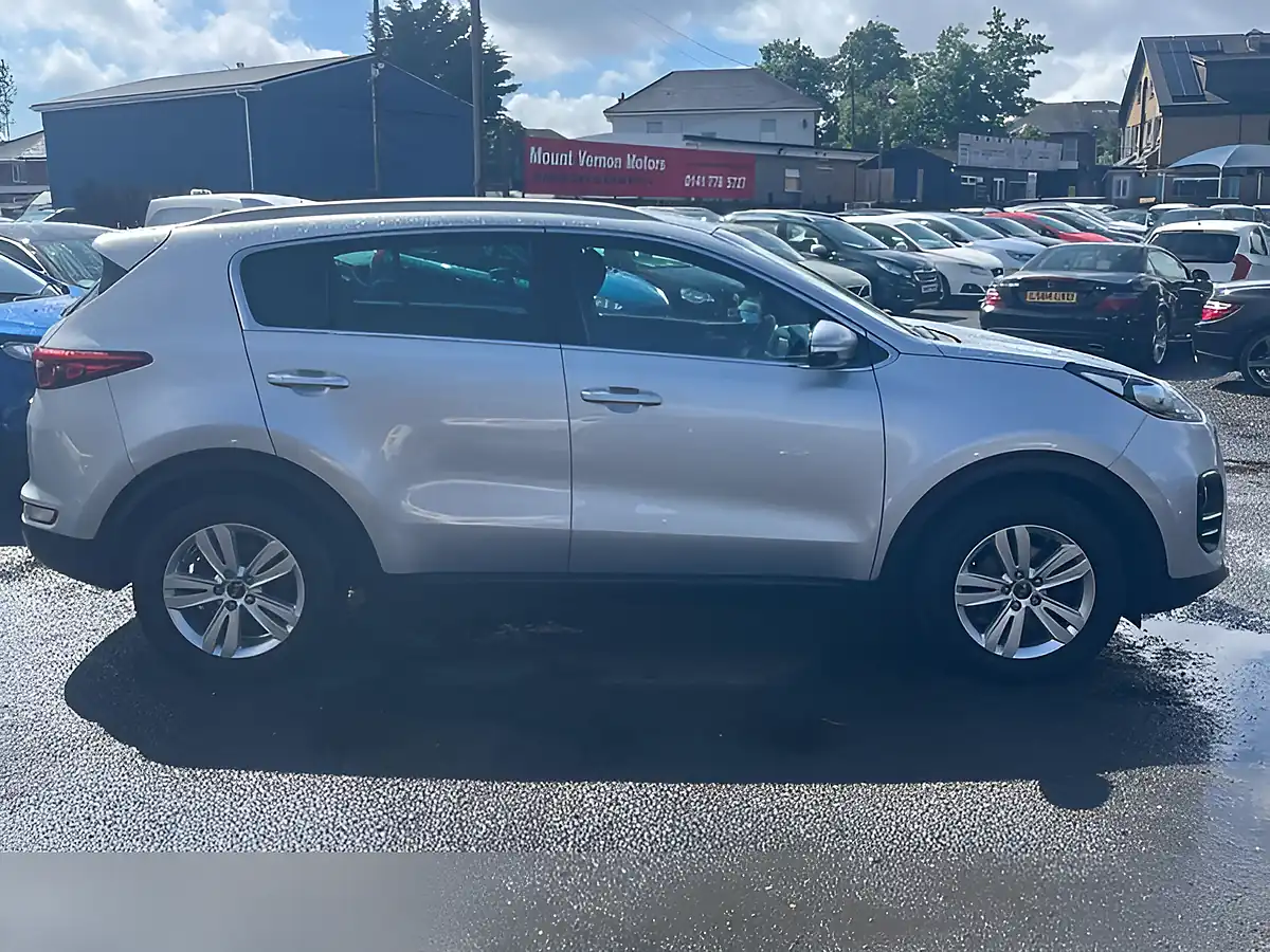 Used 2017 Kia Sportage 2 Silver - Interior and Exterior details 9
