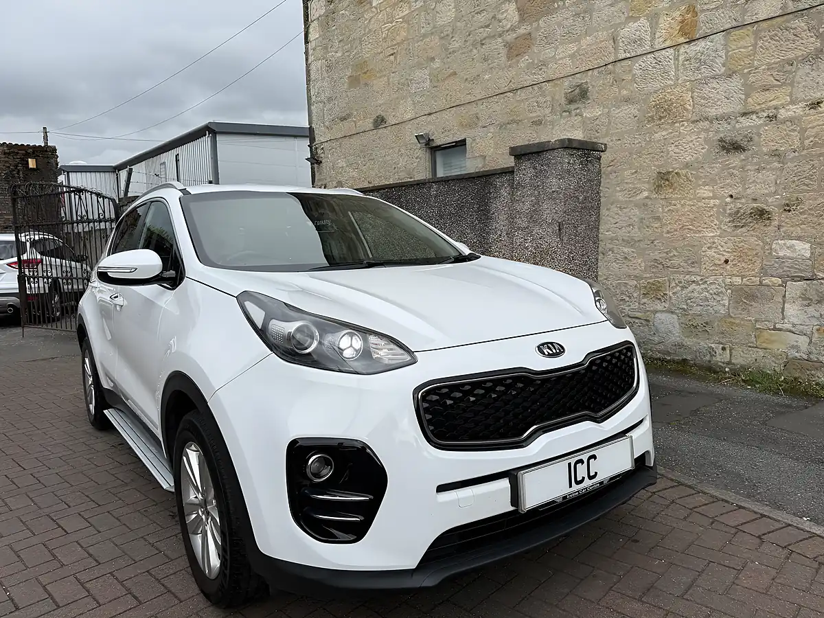 Used 2017 Kia Sportage 2 White - Interior and Exterior details 11